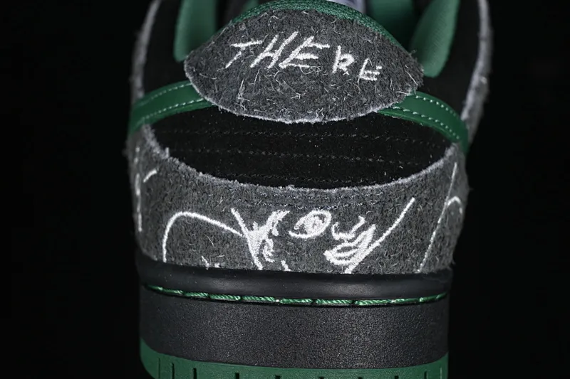 All Categories Nk SB Dunk Series Nk SB Dunk Low Low-top Sneakers K Version There Skateboards x Nk SB Dunk Low Graffiti Art Style Joint Model SB Low-top Casual Sneakers HF7743-001